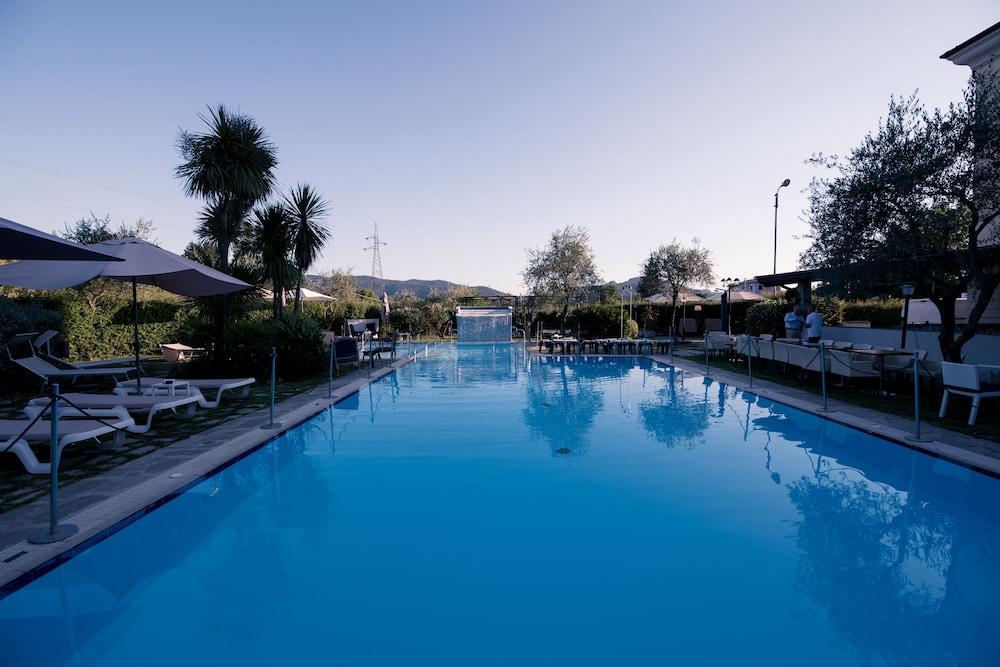 Santa Caterina Park Hotel Sarzana Exteriör bild